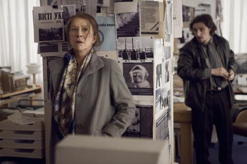 still-of-helen-mirren-in-the-debt-(2010)-large-picture